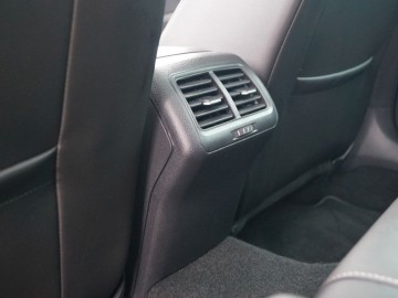 Volkswagen Golf R 2,0 TSI 310 KM DSG7 4Motion &ndash; Więcej Golfa w Golfie